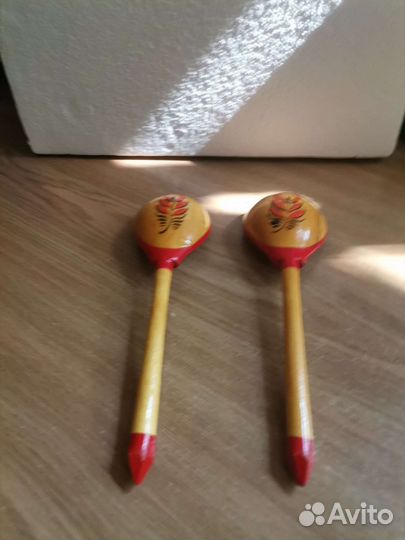 Деревянные ложки и стопки хохлома