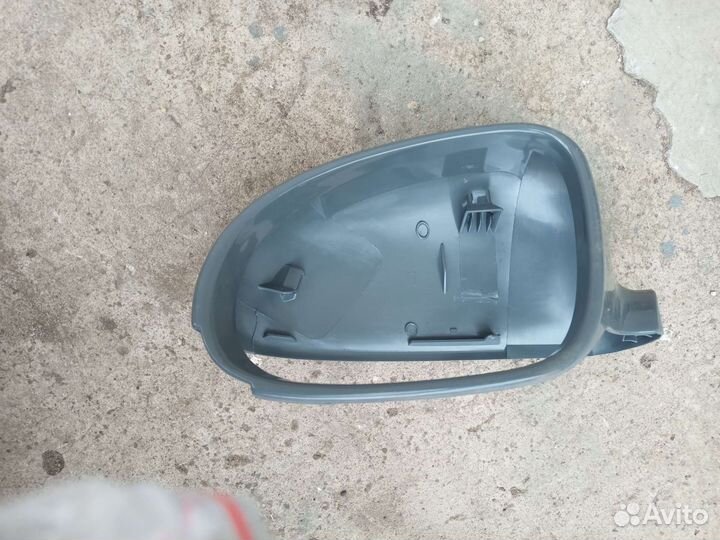 Деталь зеркала левое VW golf 5