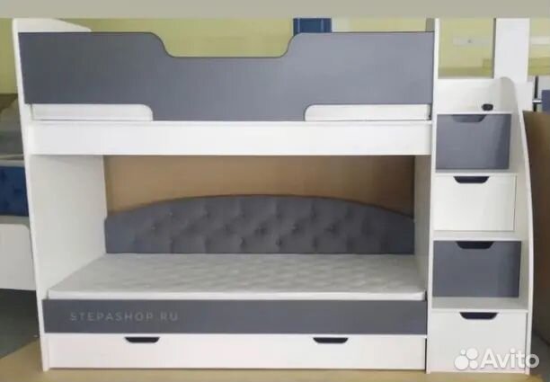 Двухъярусная кровать с мягкой спинкой