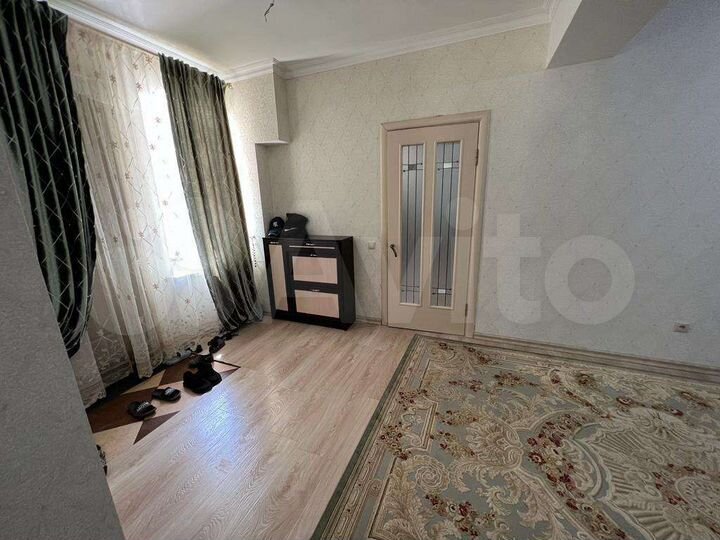 3-к. квартира, 135 м², 1/4 эт.