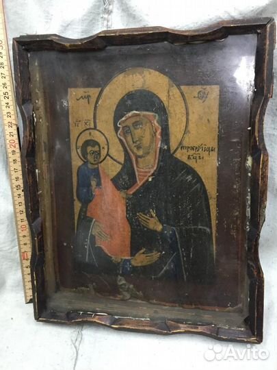 Икона в киоте Богородица Троеручица