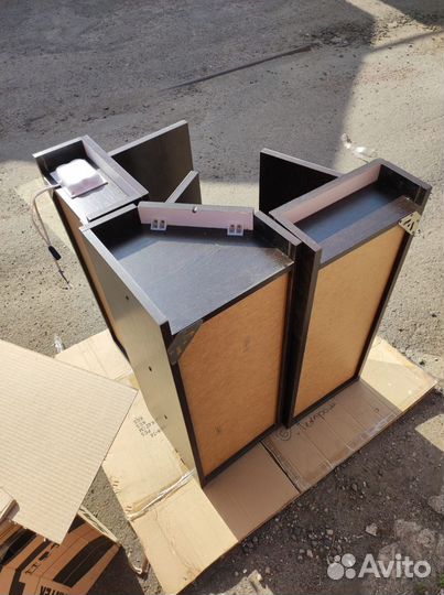 Шкафчик угловой новый