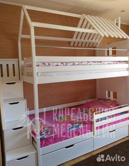 Кровать двухъярусная домик 