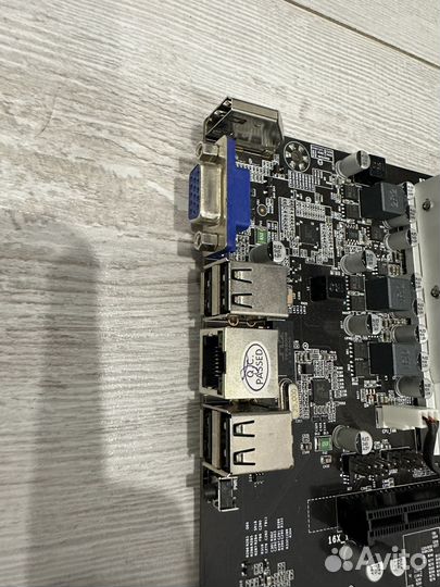 Материнская плата на 8 карт
