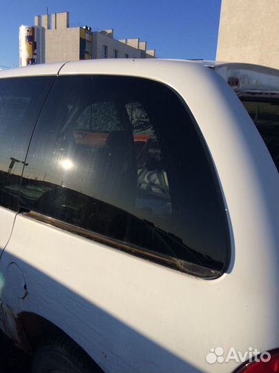 Стекла заднего крыла Крайслер Вояджер 3