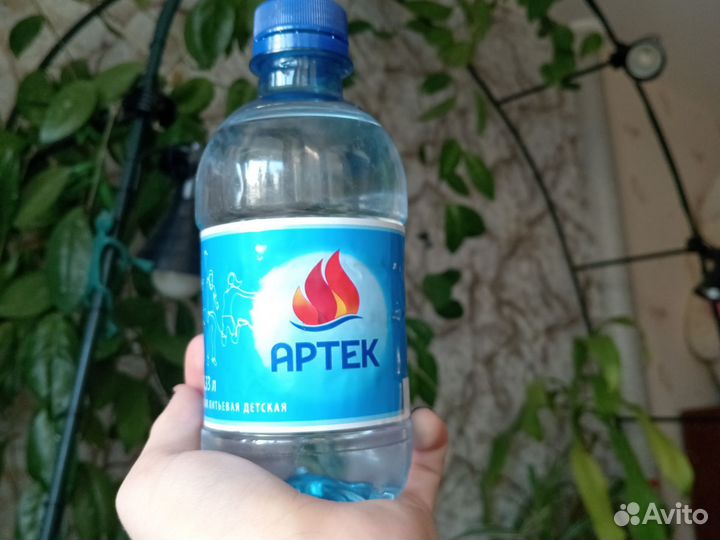 Артековская бутылка воды