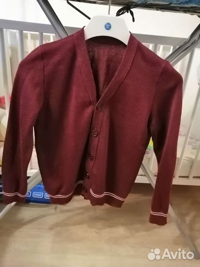 Жилет бордовый и кардиган