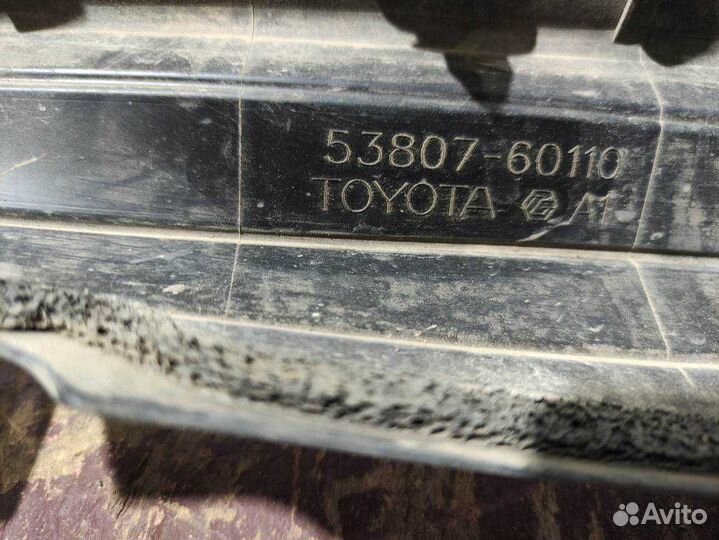 Пыльник крыла правый Toyota Land Cruiser Prado