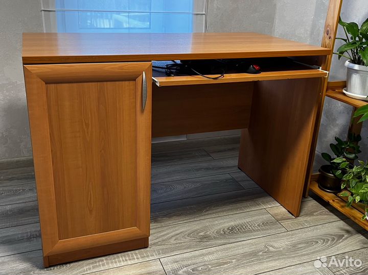 Компьютерный стол / тумба (комод)