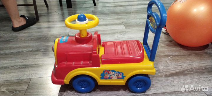 Машинка-каталка паровоз