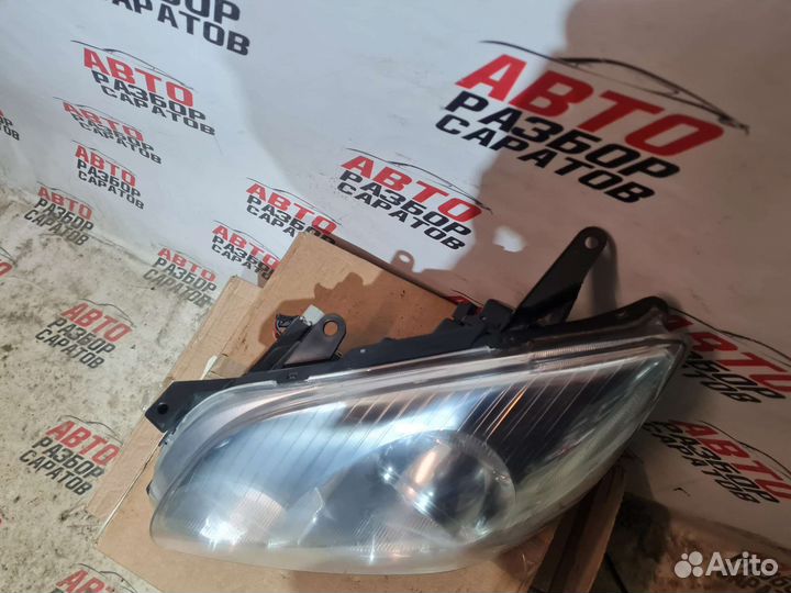 Фара левая Toyota Avensis