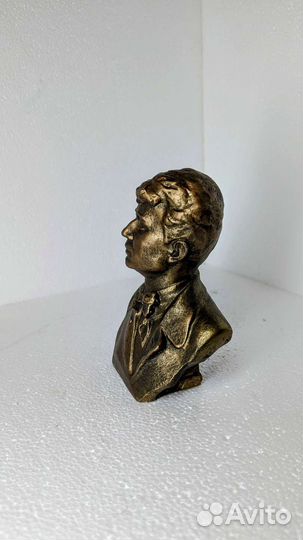 Бюст Сергей Есенин
