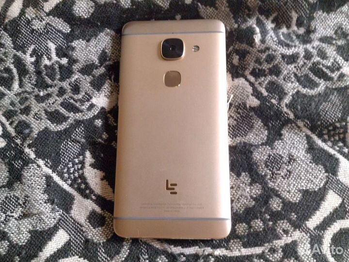 Телефон Le X820