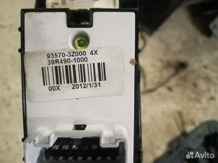 Блок стеклоподъемников на Хендай I40/ 2014 год