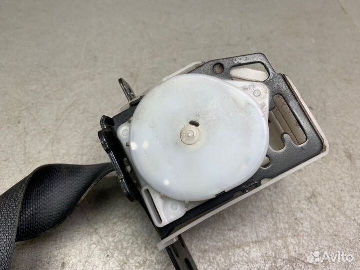 Ремень безопасности задний правый Mitsubishi