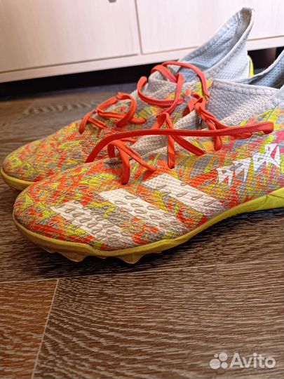 Футбольные бутсы adidas predator