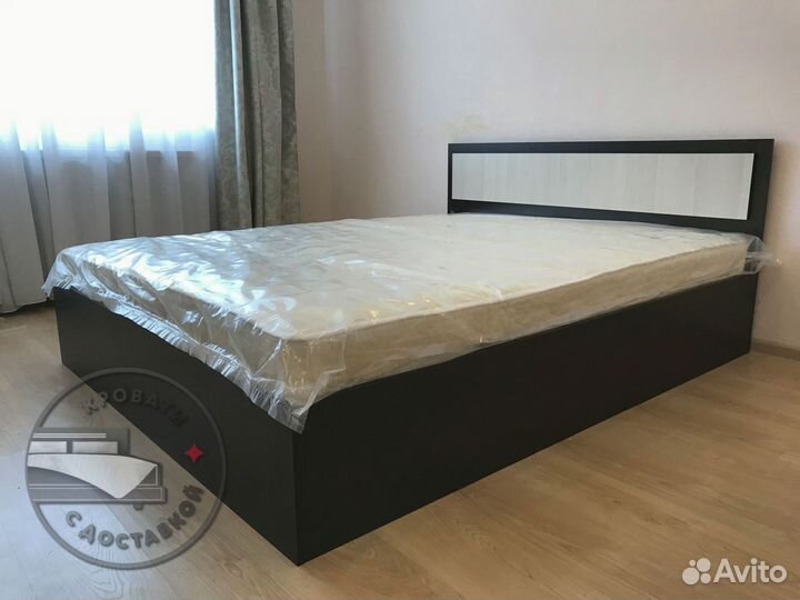 Кровать