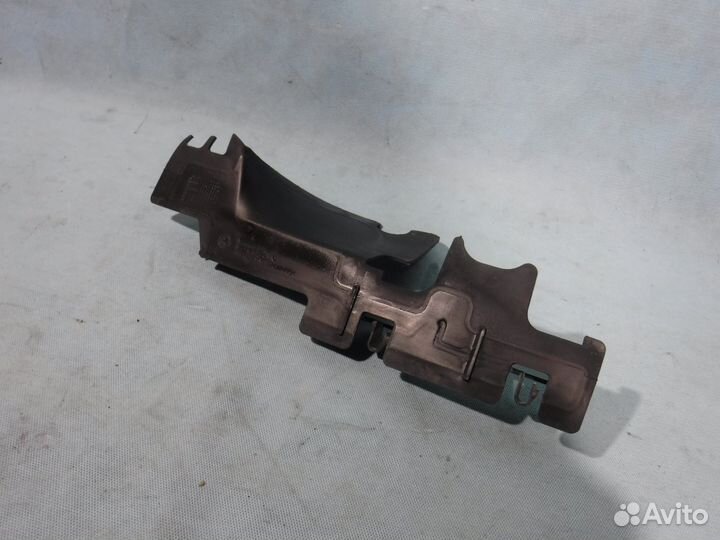 Дефлектор радиатора правый Golf 6 Гольф / Jetta 6