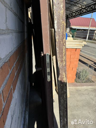 Металическая дверь