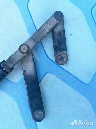 Поводок стеклоочистителя переднего 7L0955408C