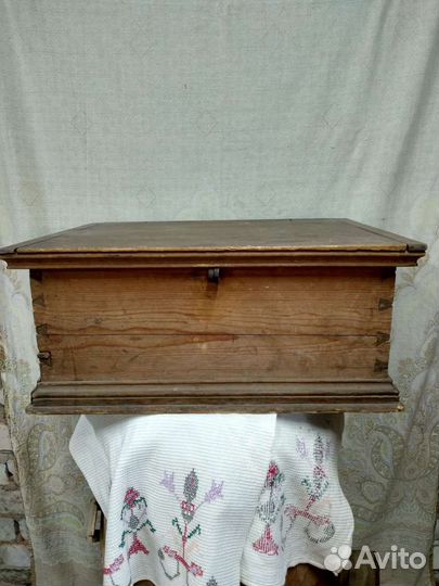 Сундук деревянный старинный