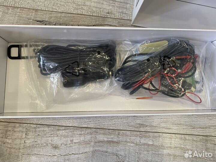 Видеорегистратор-зеркало navitel DMR300NV