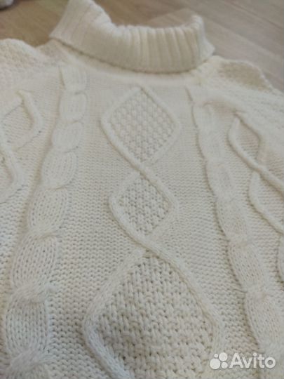 Свитер для девочки белоснежный