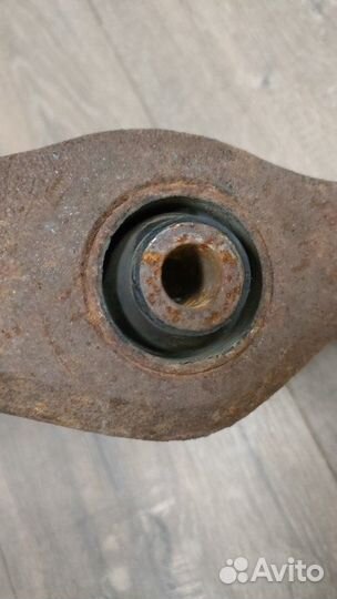 Рычаг подвески нижний левый Volkswagen Touareg