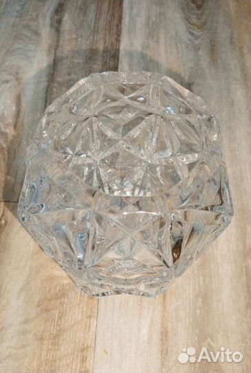 Хрустальная вазочка