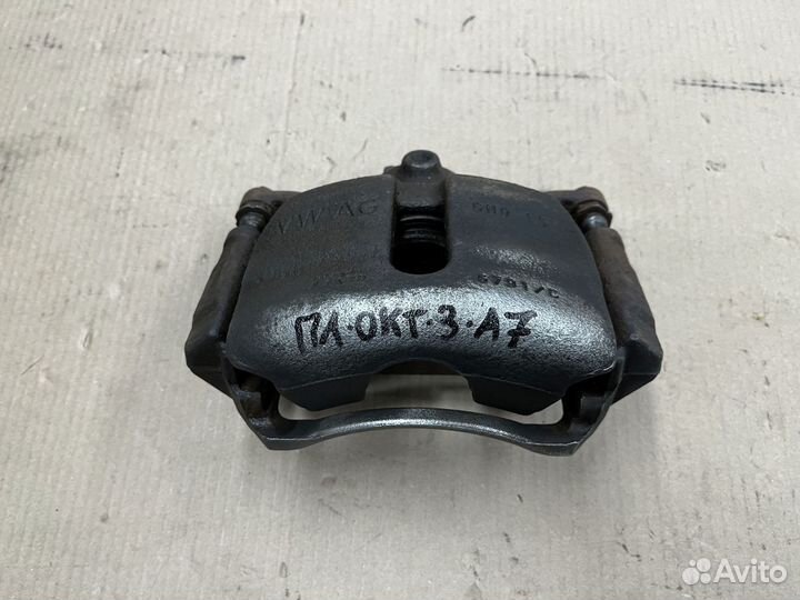 Суппорт передний левый правый дефект Октавия 3 А7