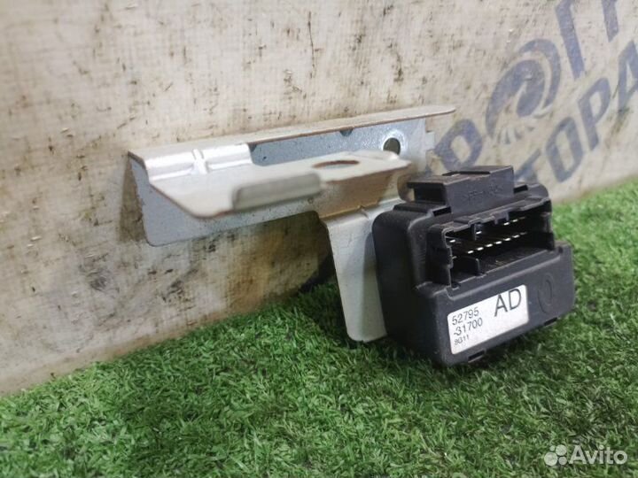 Блок управления дверьми Nissan Almera Classic