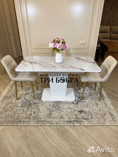 Раздвижной кухонный стол и стулья