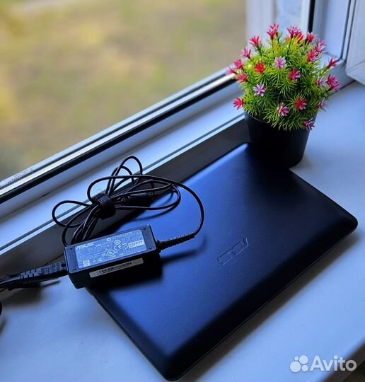 Нетбук asus