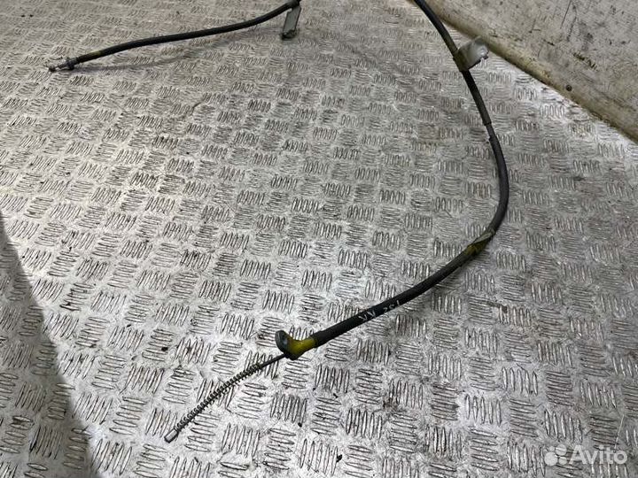 Трос ручного тормоза правый Nissan X-Trail T32