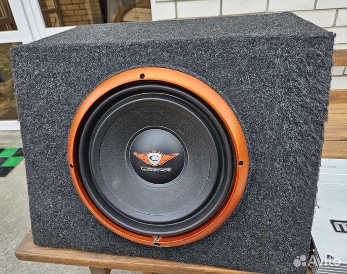 Сабвуфер и усилитель в автомобиль