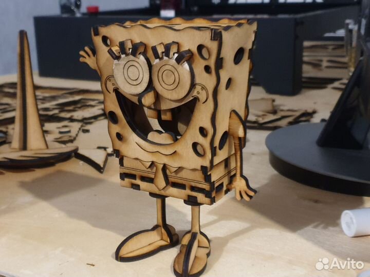 Модель Спанч Боба из дерева