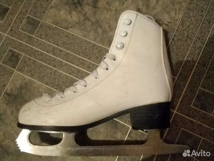 Коньки фигурные Nicole