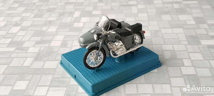 Модель 1:24 мотоцикл Иж Юпитер 2К Ленинград Хром