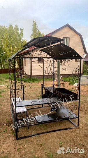 Мангал с крышей