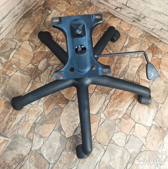 Основание компьютерного кресла