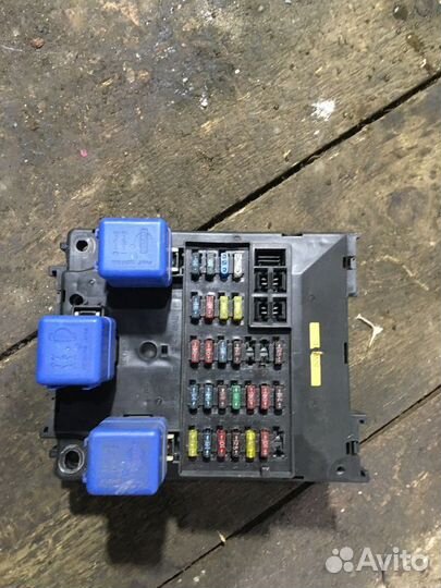 Блок предохранителей Nissan Bluebird