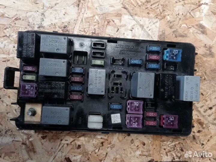 Блок предохранителей Chevrolet Aveo t250 1.2