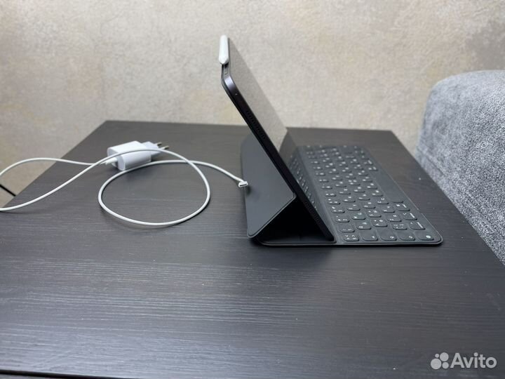 iPad Pro 11 64GB Wi-Fi + Keyboard + Pencil 2