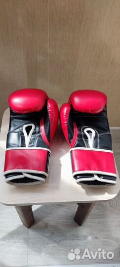 Боксёрские перчатки clinch 8 oz