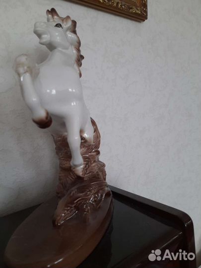 Статуэтка конь лошадь