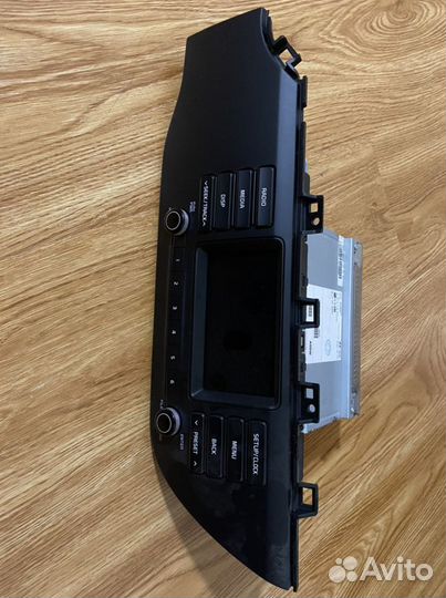 Штатное головное устройство (магнитола)