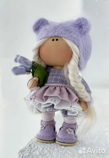 Интерьерная кукла с тюльпанами