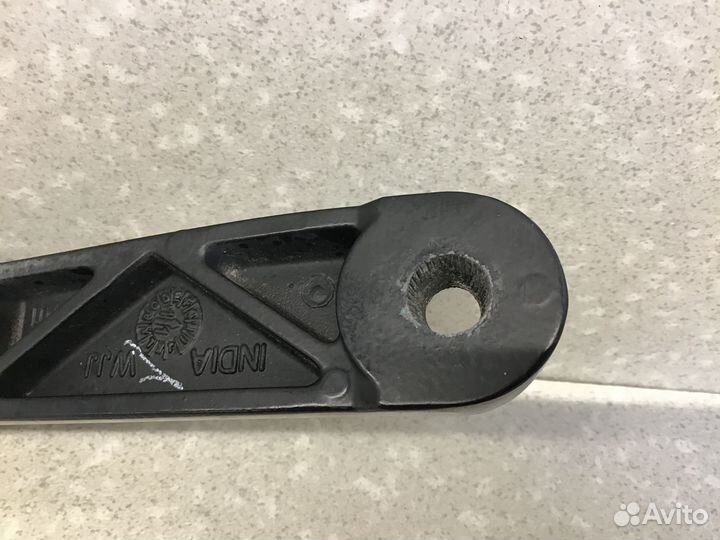 Поводок стеклоочистителя передний правый VW Polo