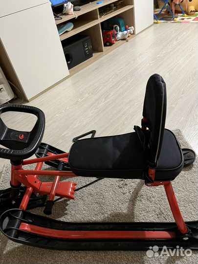 Детский снегокат со спинкой