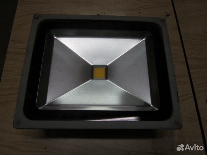 Прожекторы 50 W, 150 W и 30 W